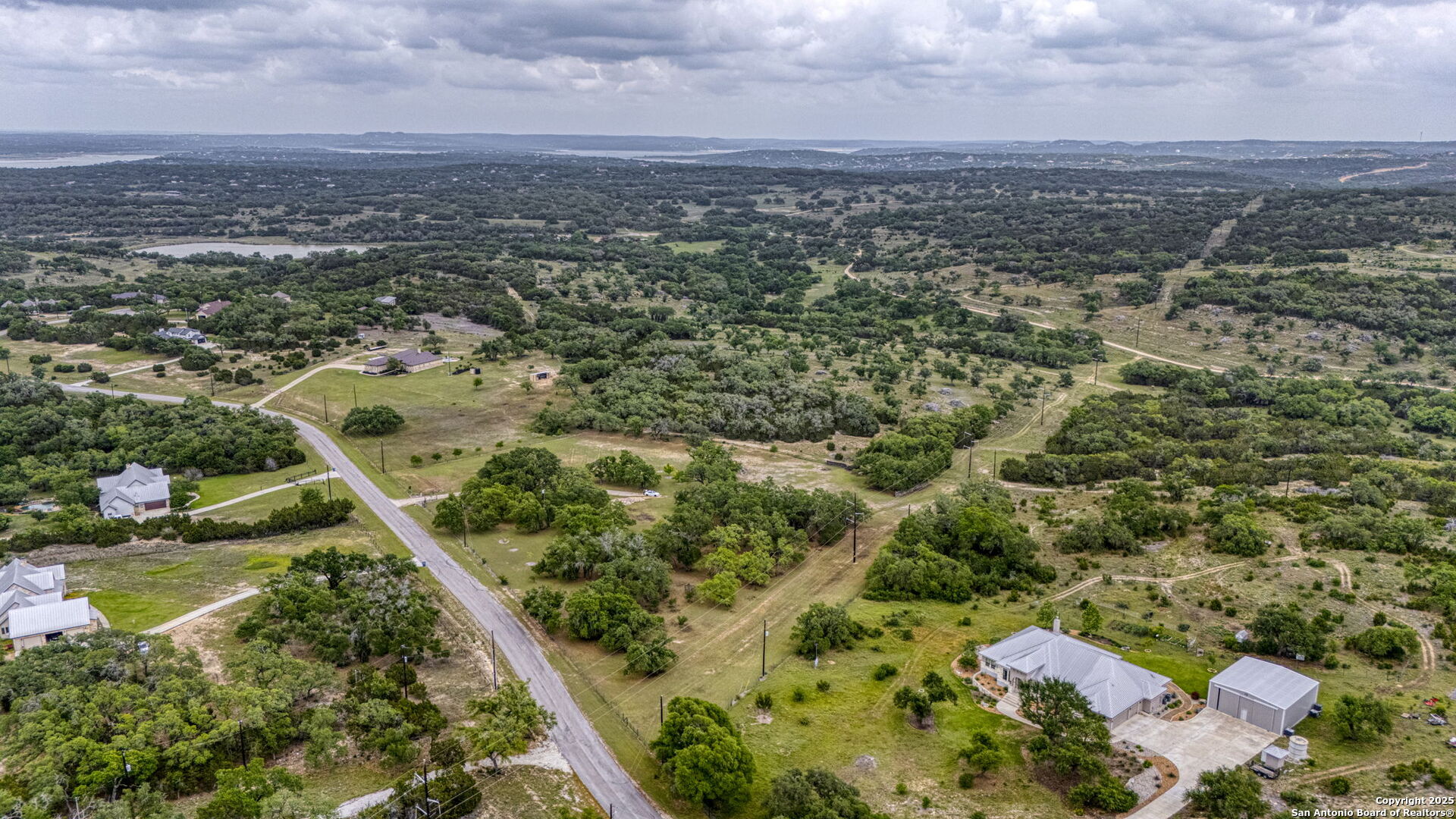 1596 White River