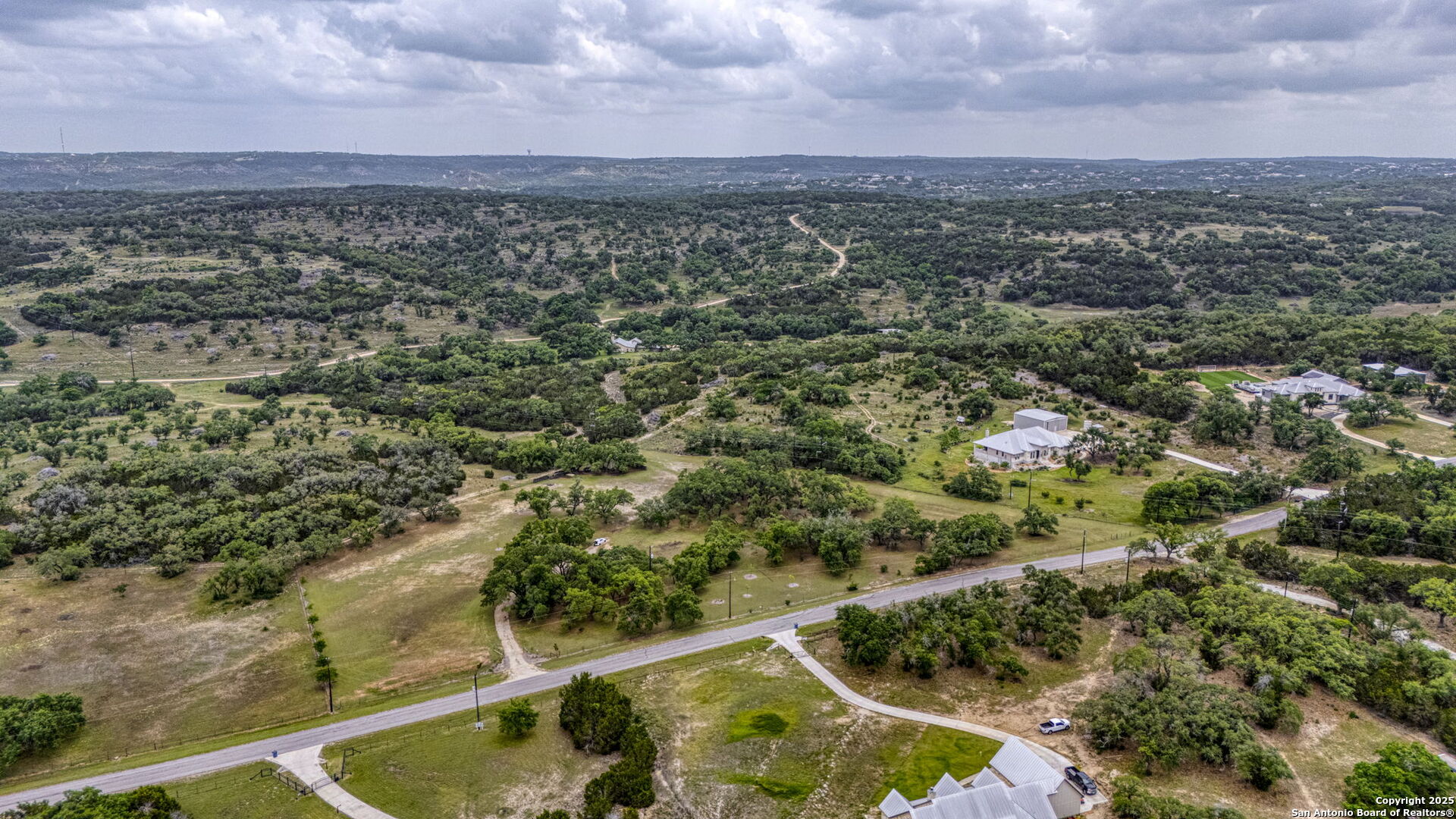1596 White River