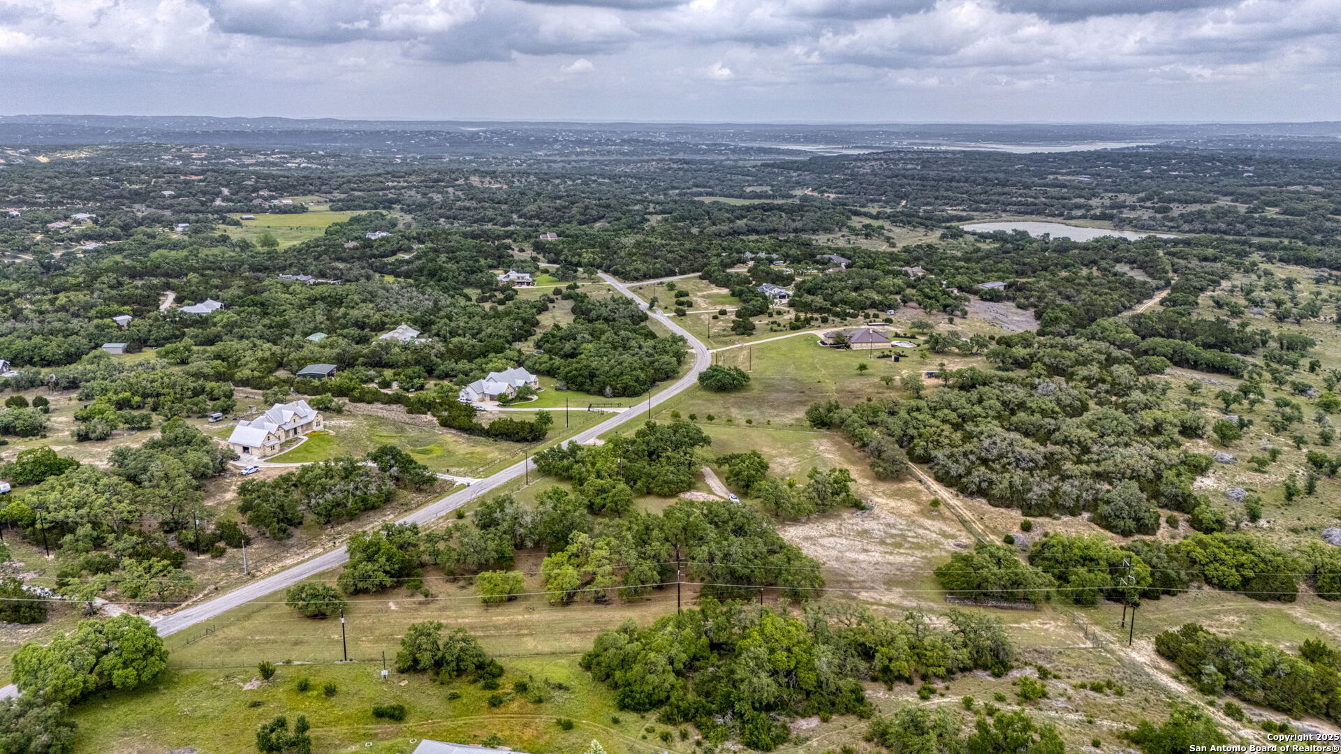 1596 White River