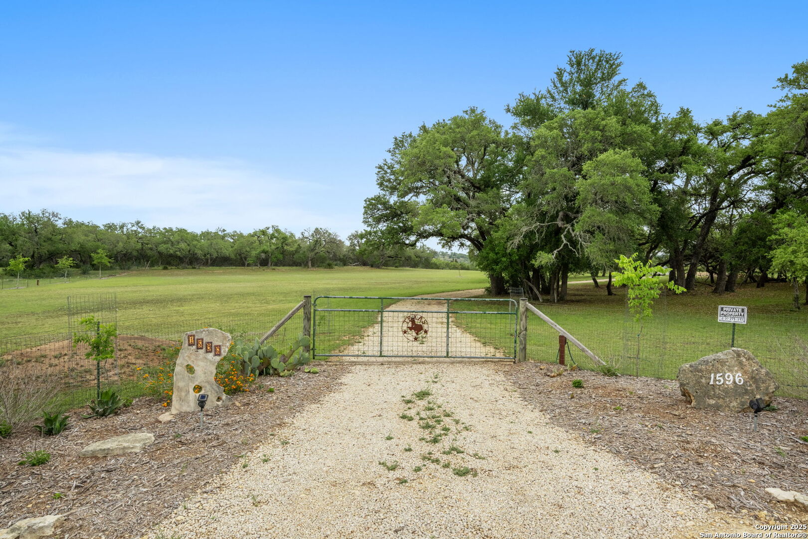 1596 White River