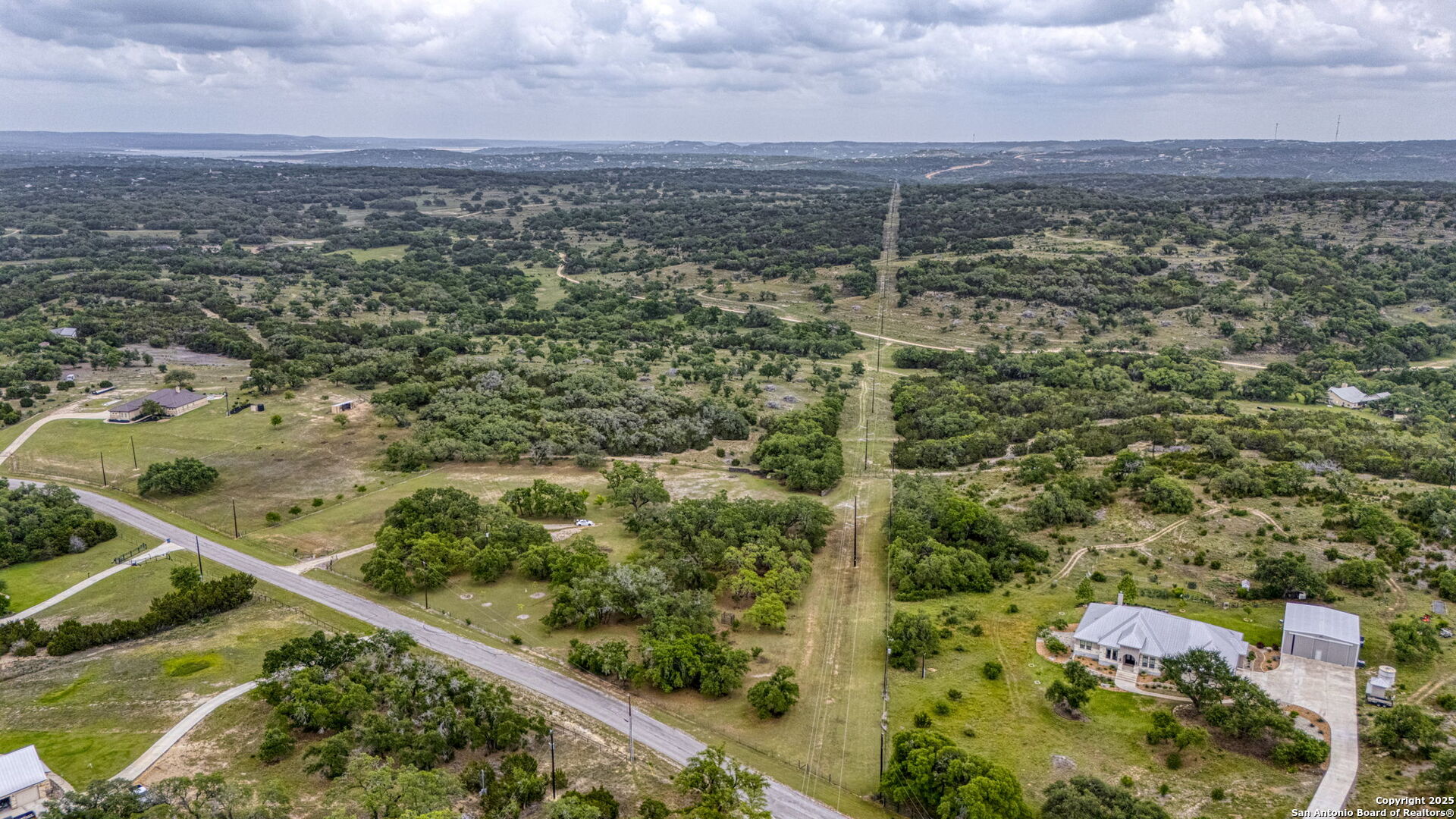 1596 White River