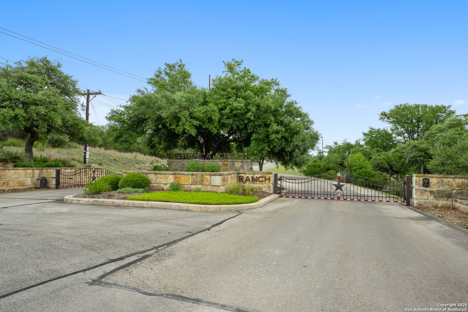 1596 White River