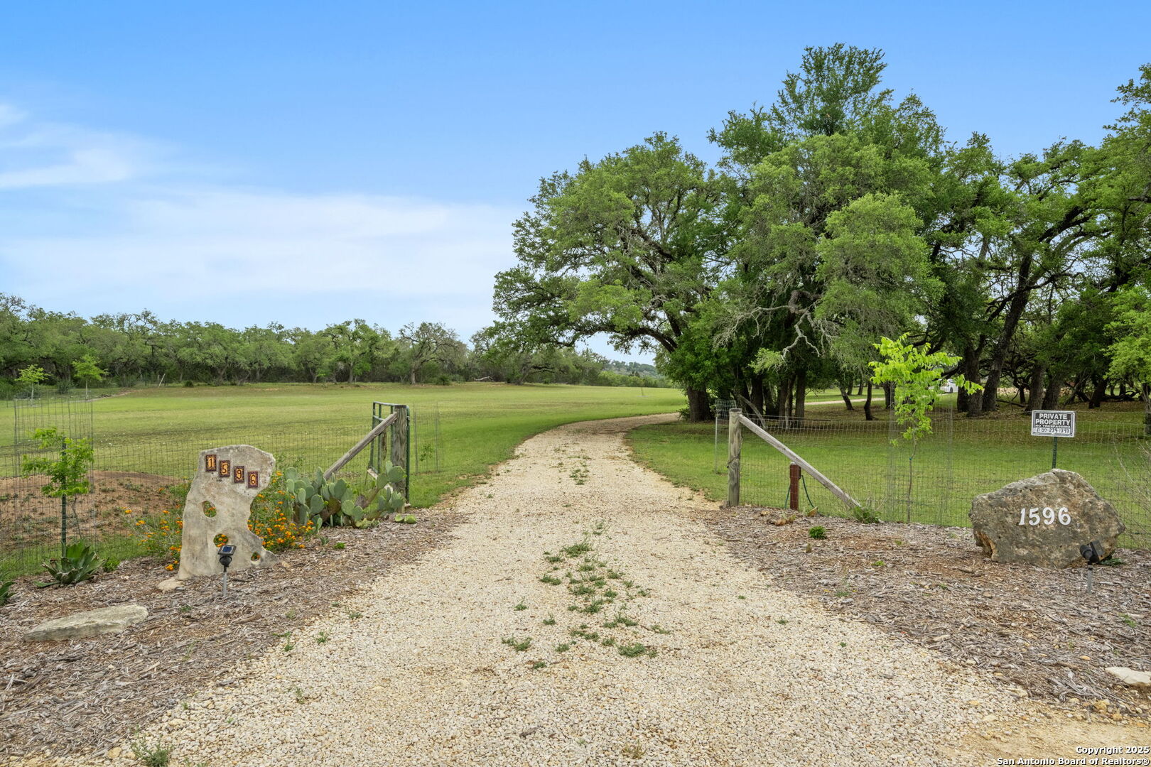 1596 White River