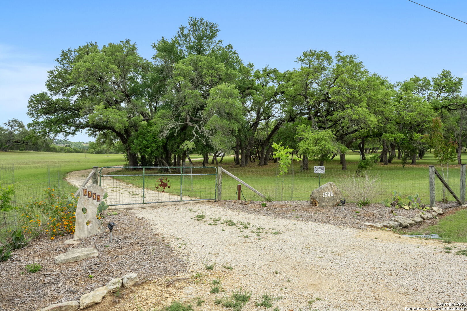 1596 White River