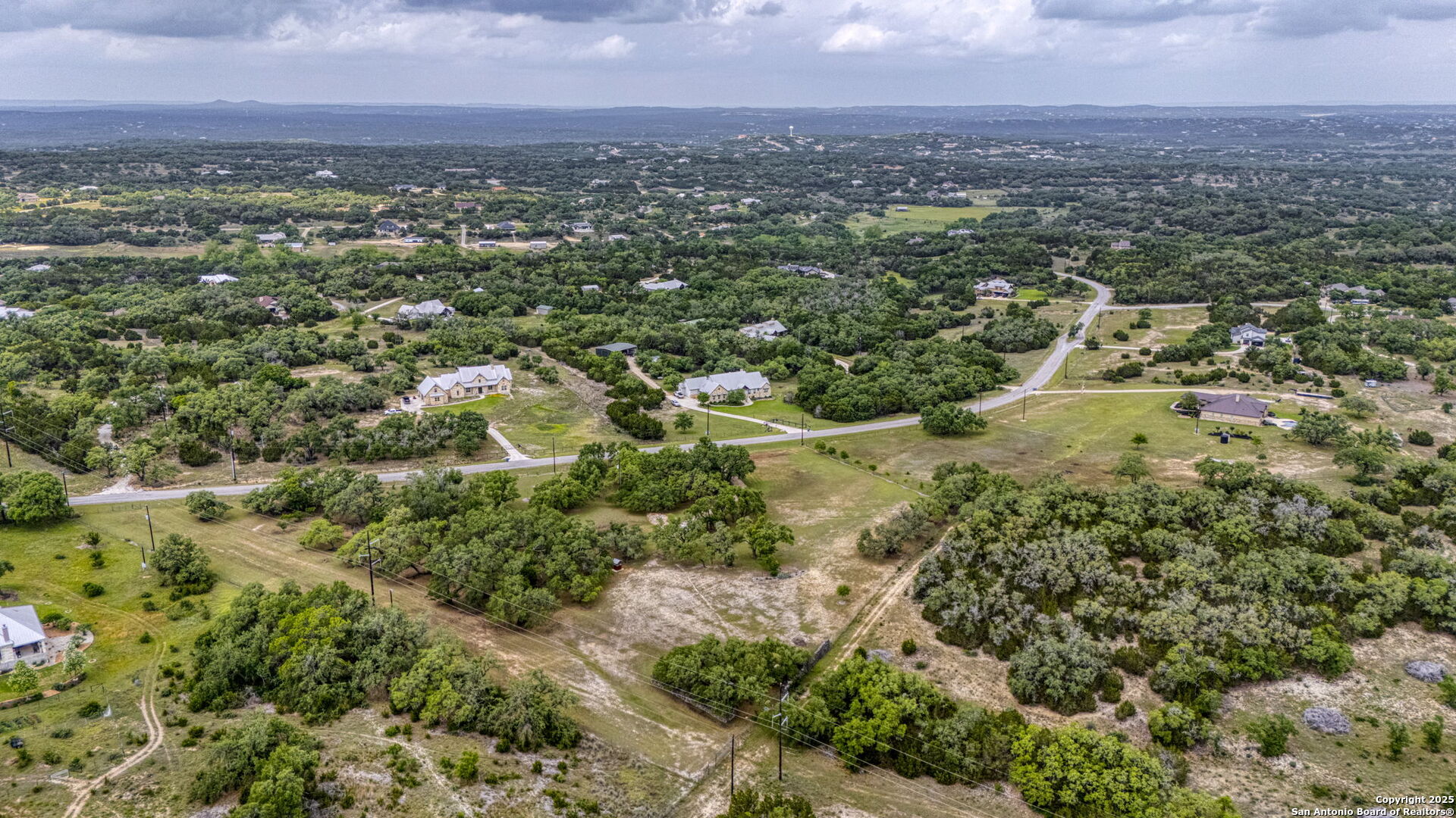 1596 White River