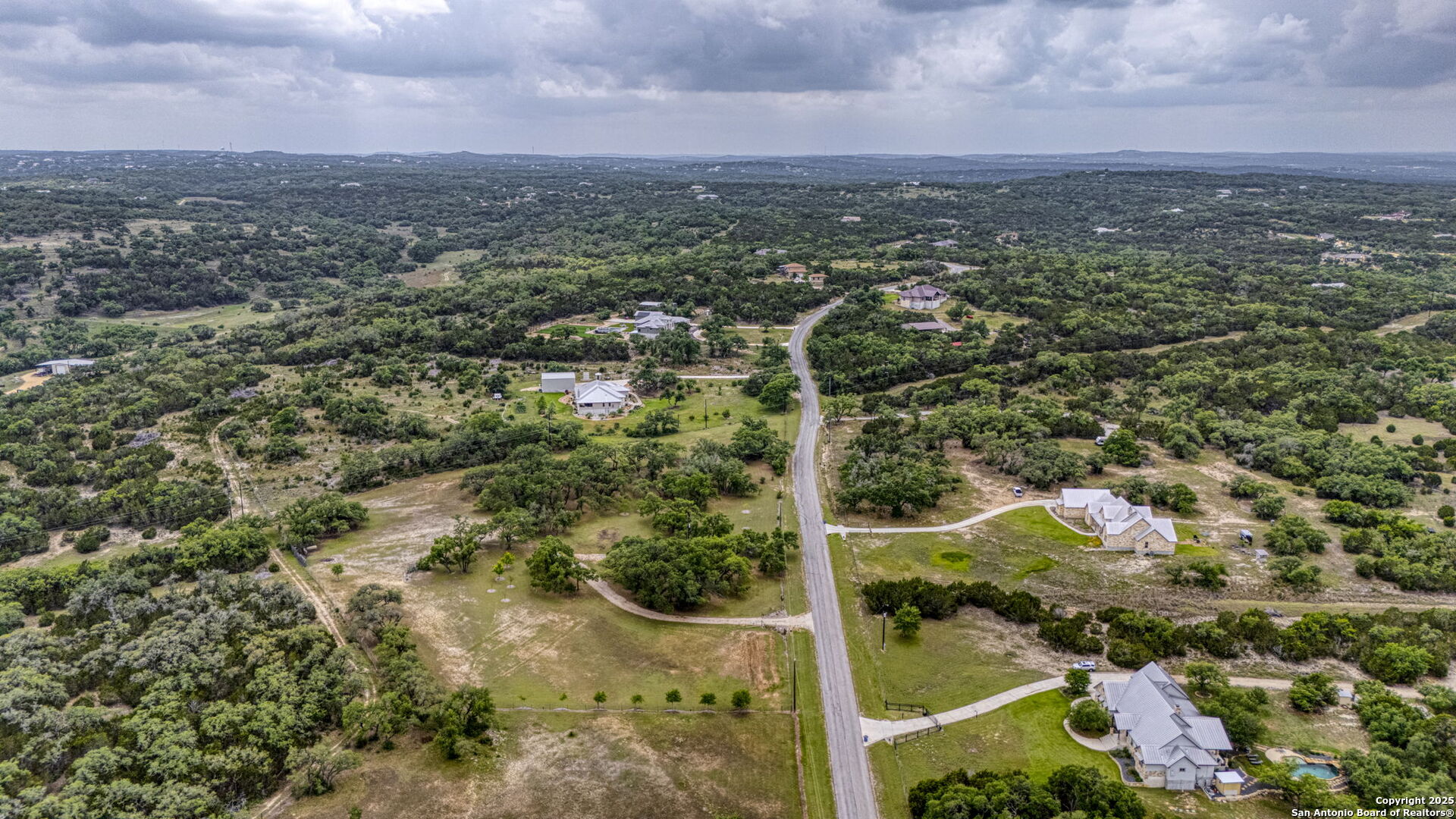 1596 White River