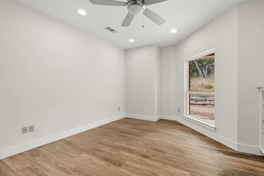128 Skylight Trl