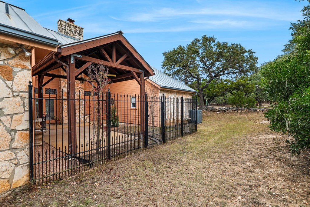 115 Sage Oaks Trl