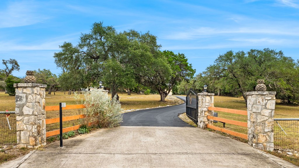 115 Sage Oaks Trl