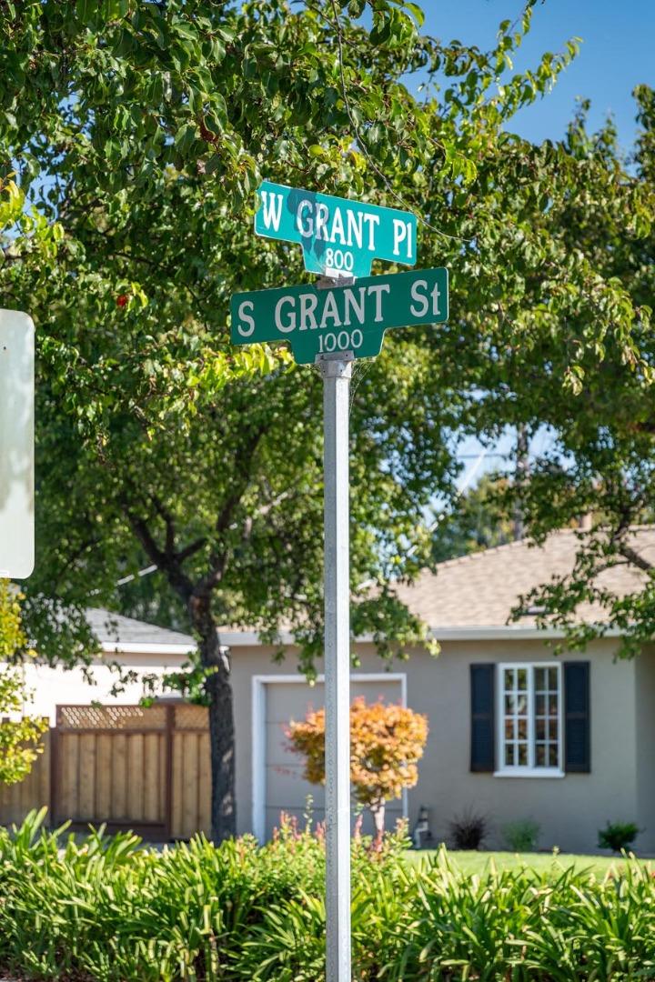 1041 S Grant ST