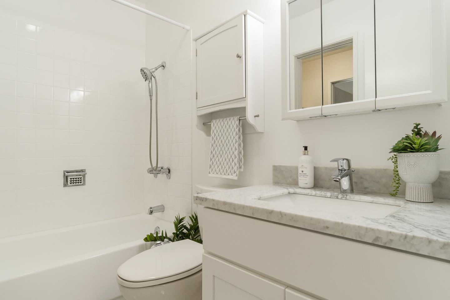 902 Peninsula AVE 201