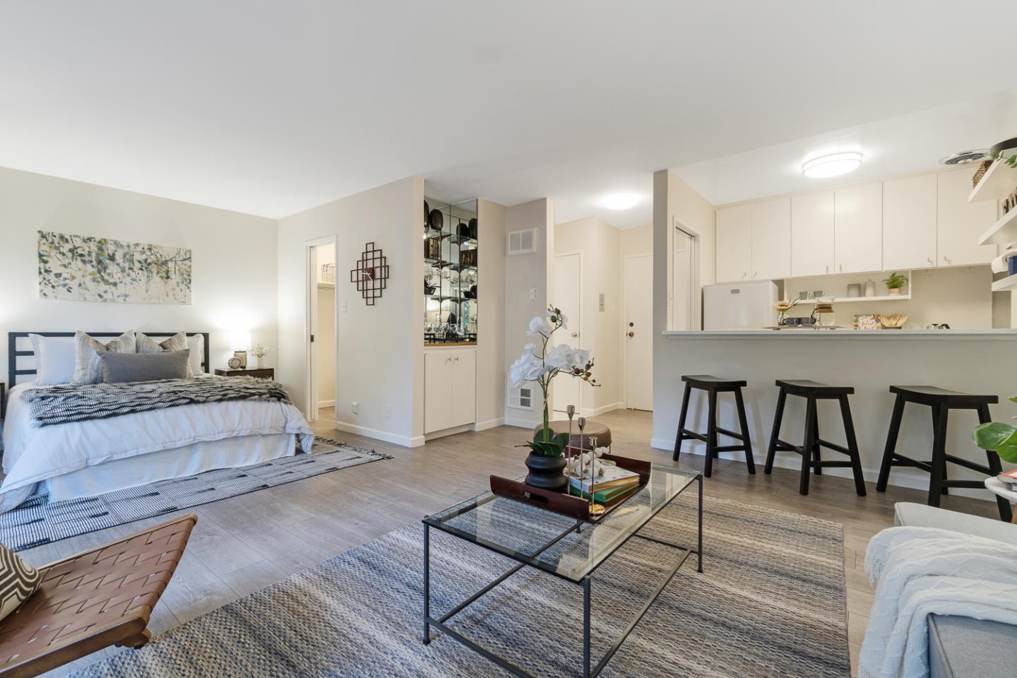 902 Peninsula AVE 201