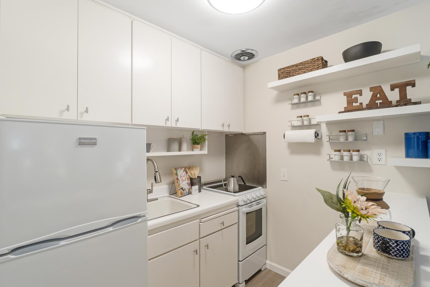 902 Peninsula AVE 201