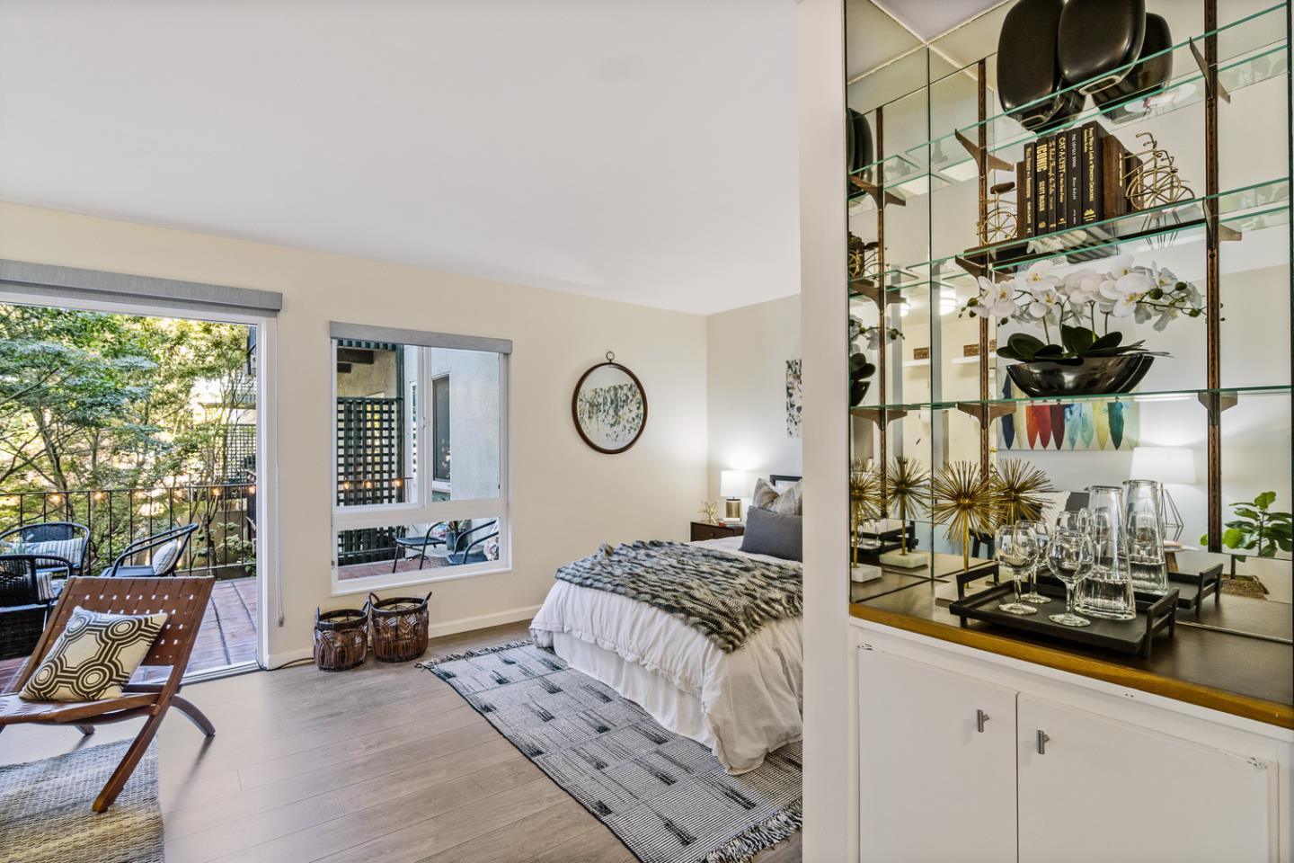 902 Peninsula AVE 201