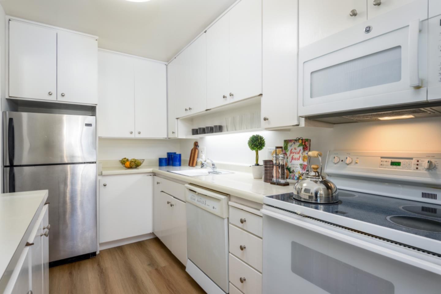 934 Peninsula AVE 310
