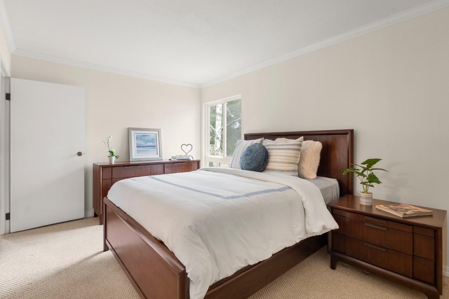 928 Peninsula AVE 204