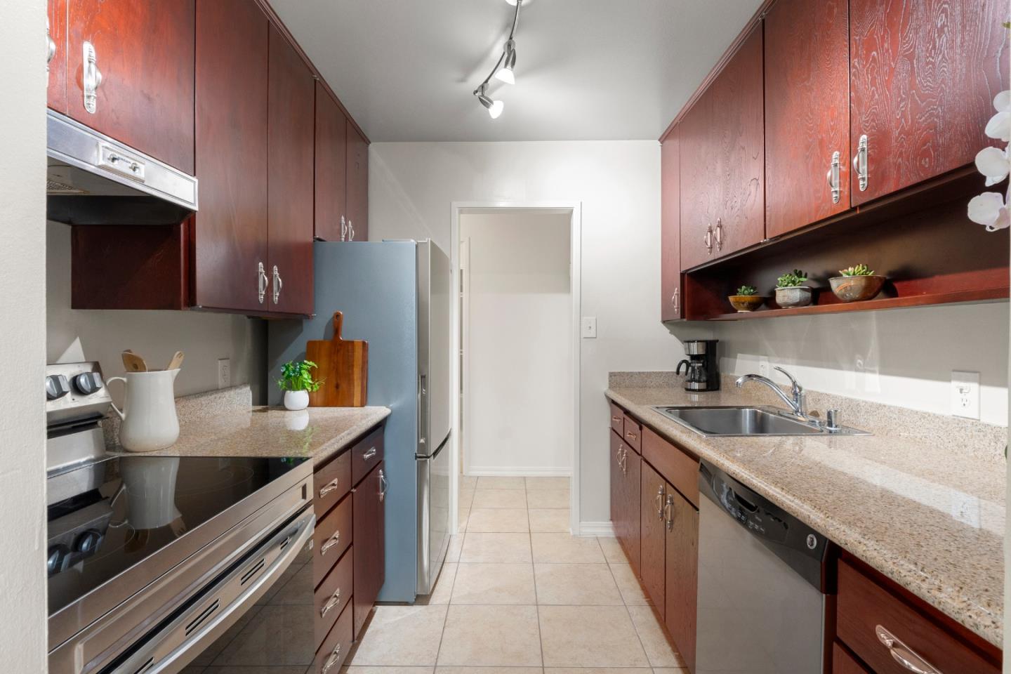 928 Peninsula AVE 204