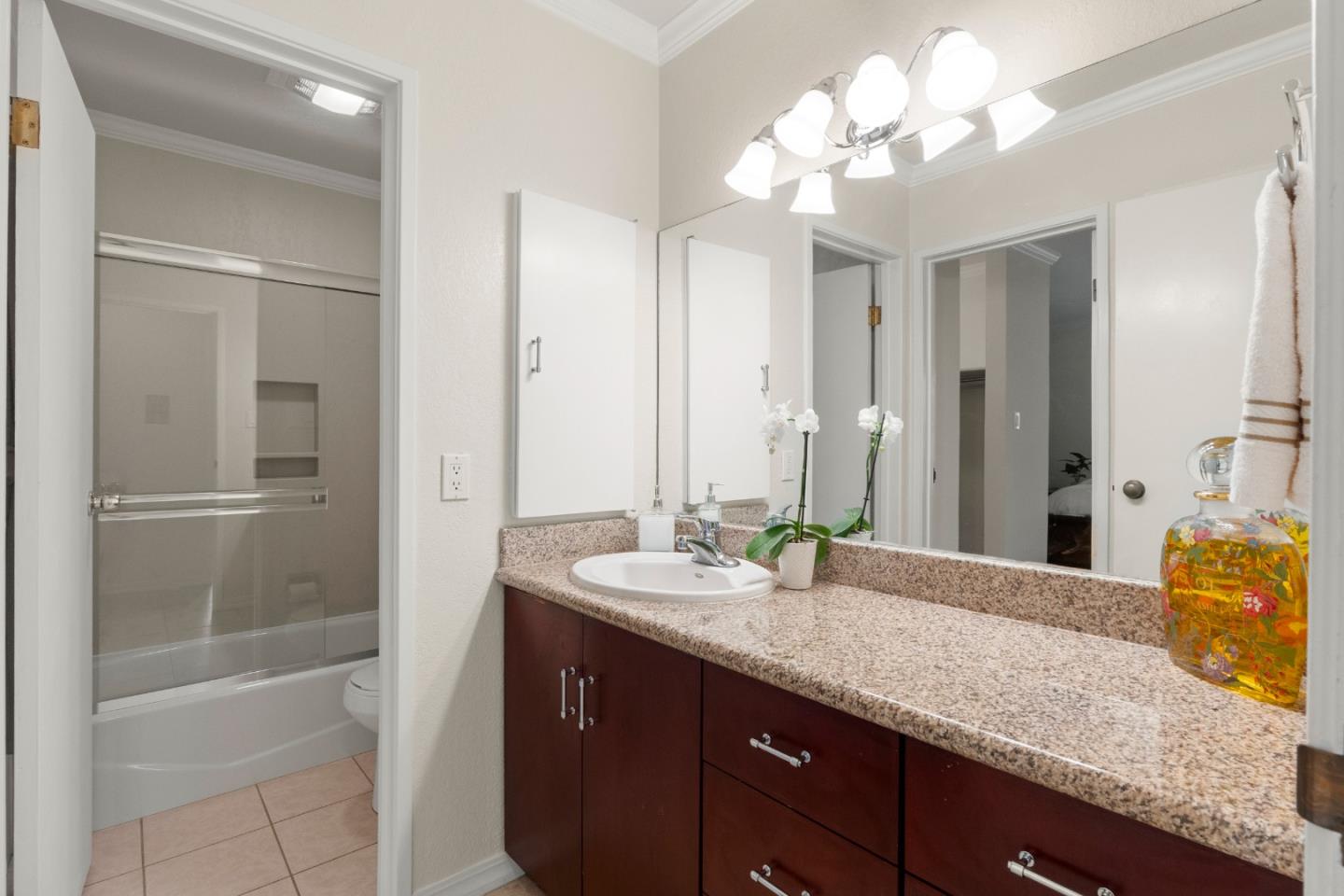 928 Peninsula AVE 204