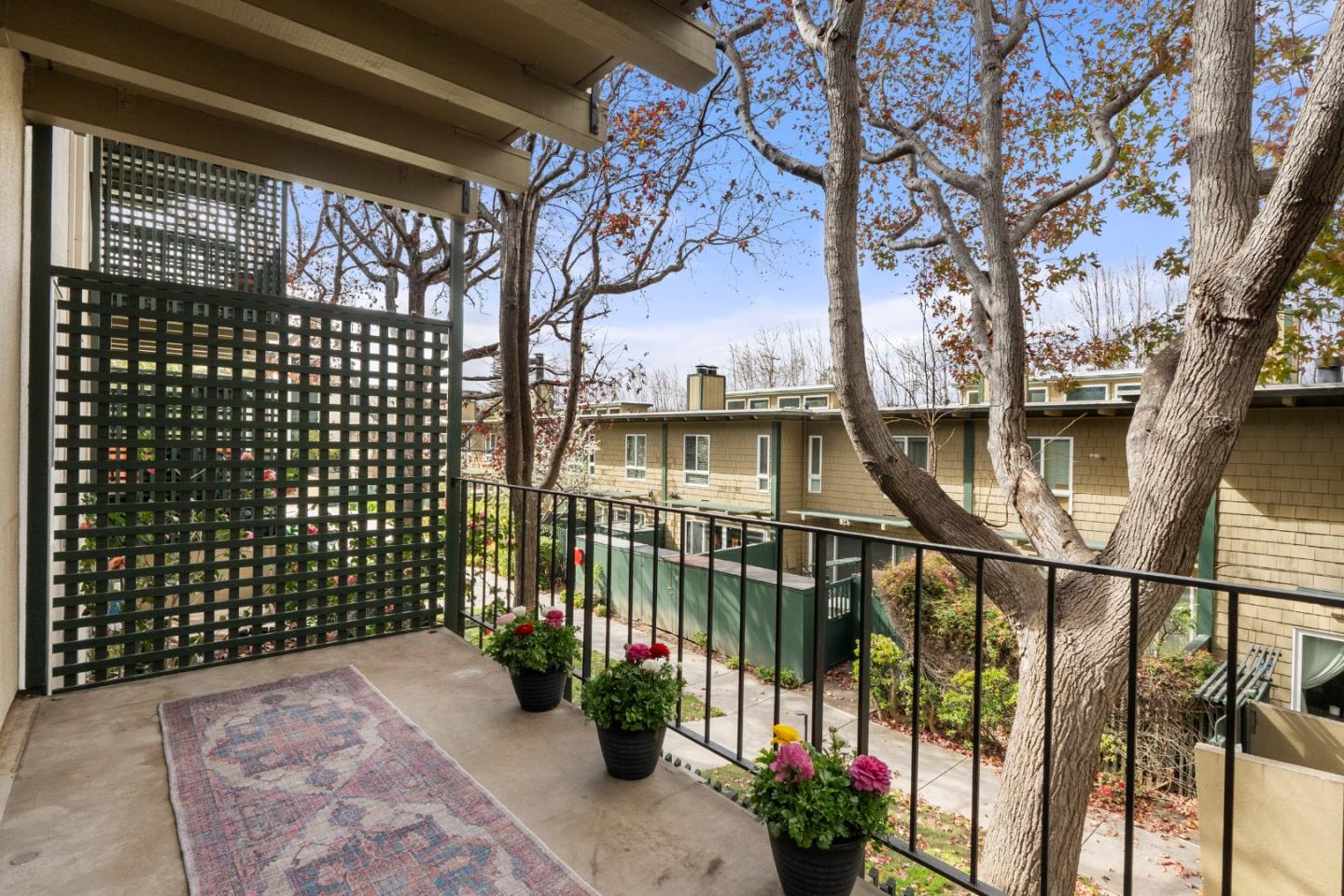 928 Peninsula AVE 204