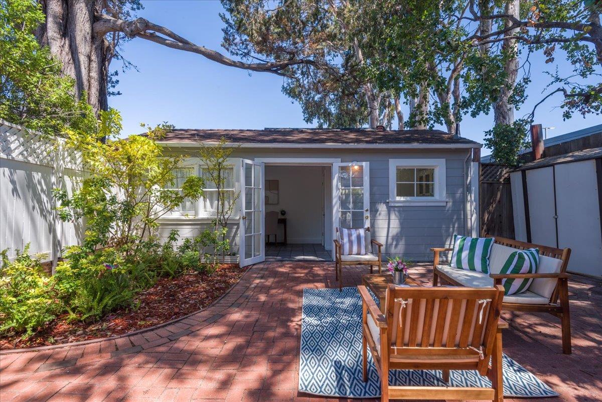 3031 Flores Street