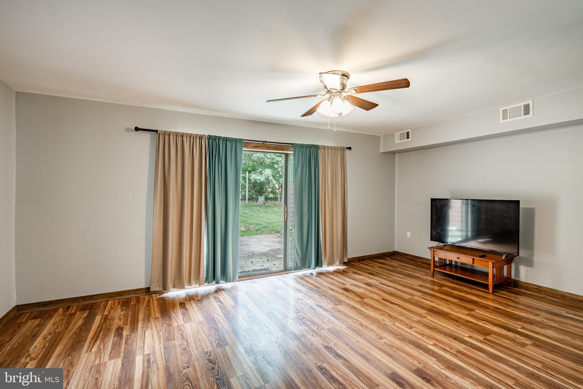 17 Bishop Dr