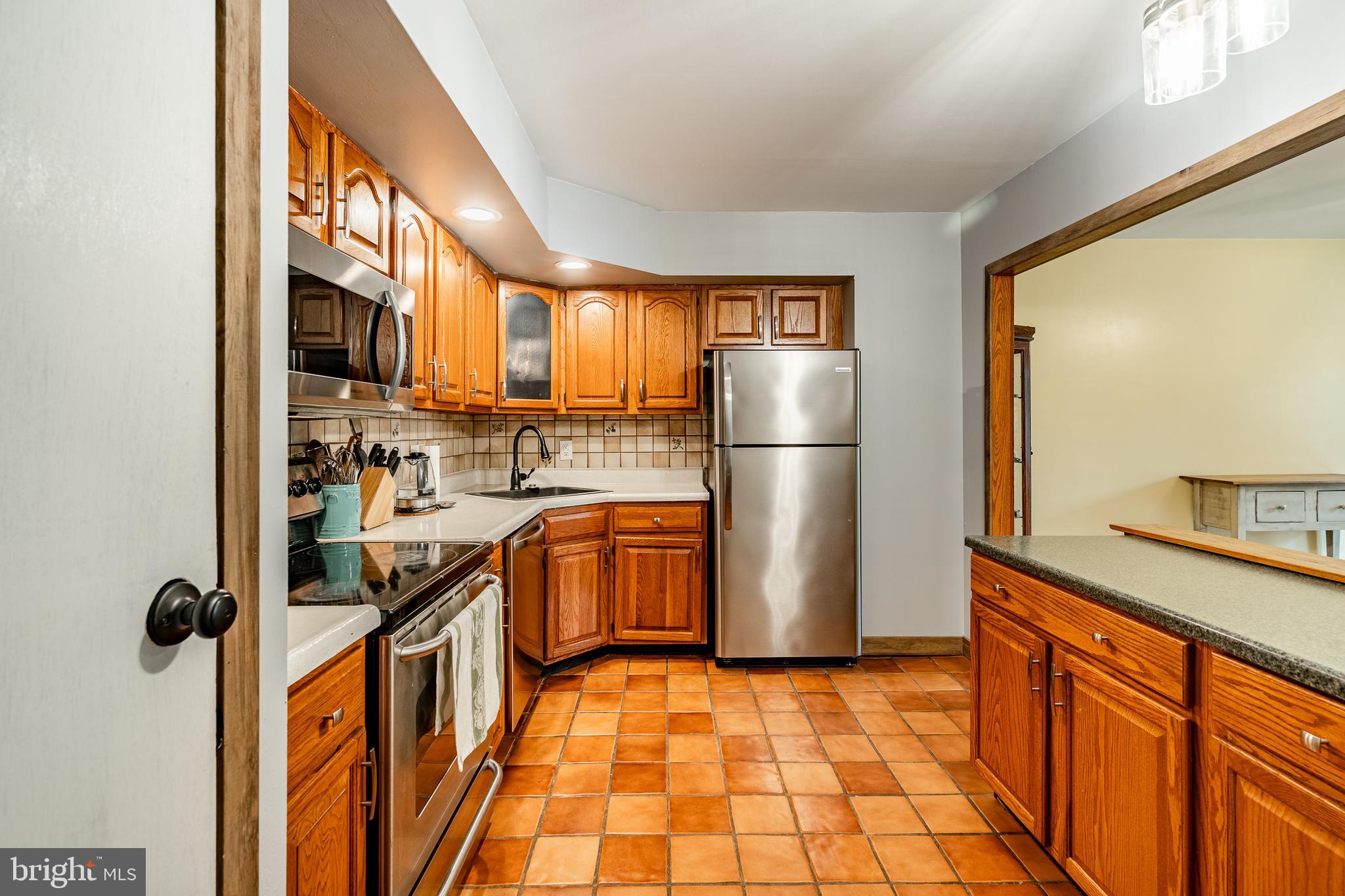 17 Bishop Dr