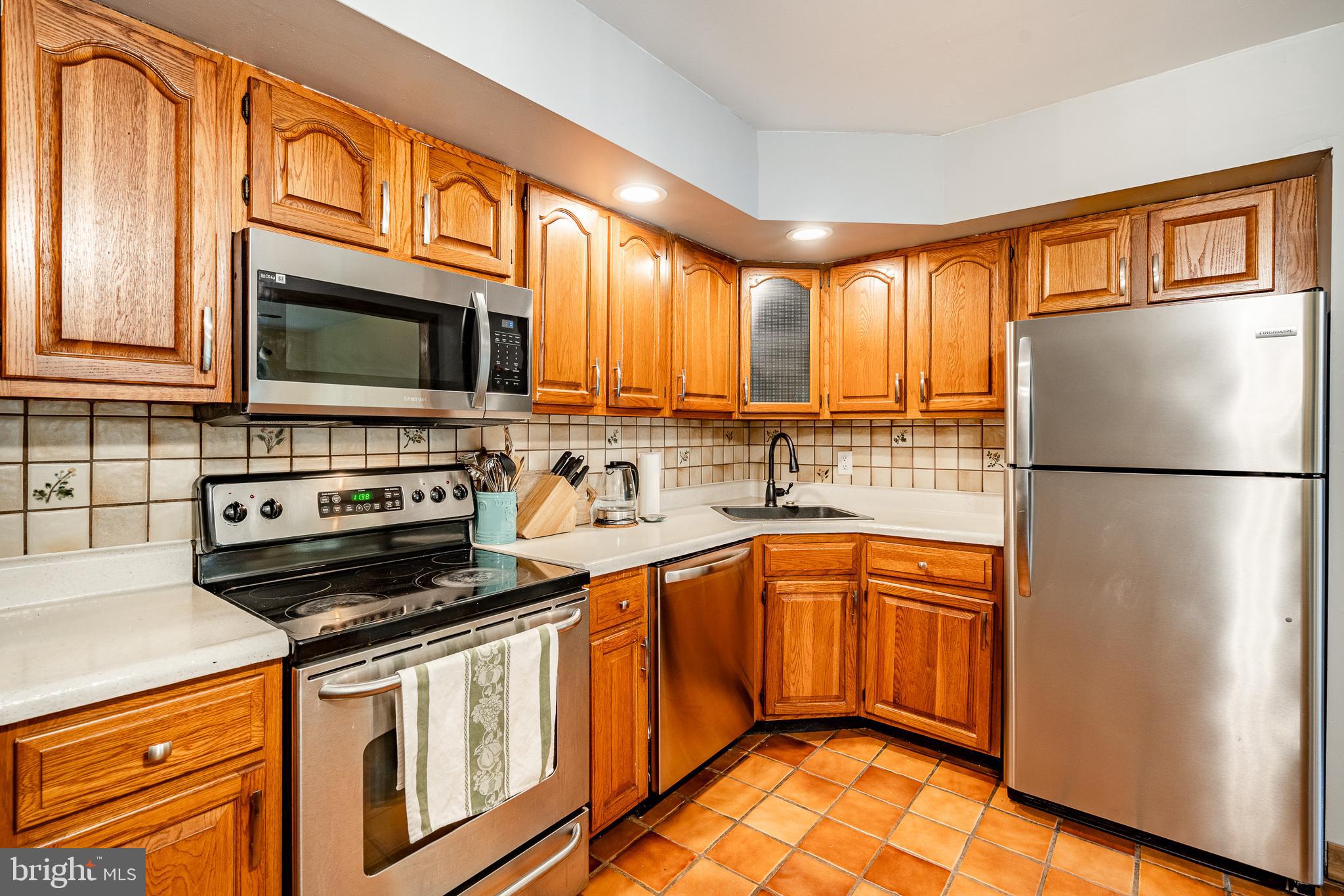 17 Bishop Dr