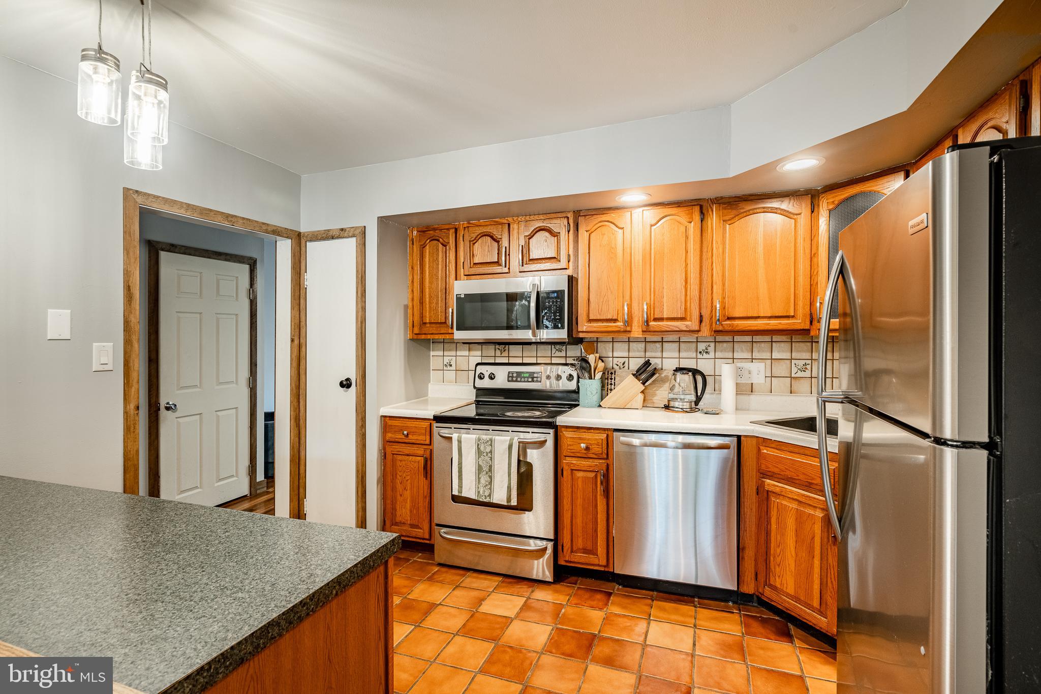 17 Bishop Dr
