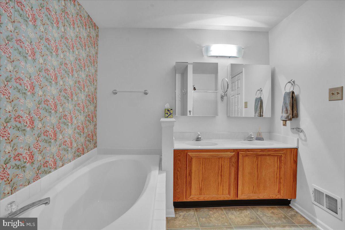 528 Greenwood Ct