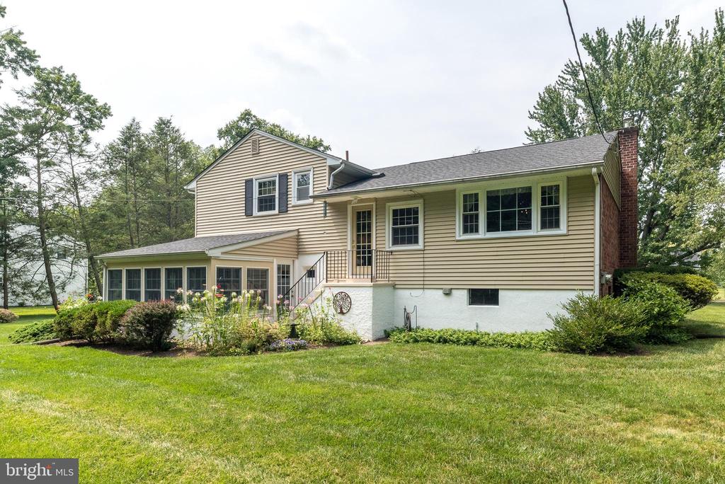 884 Parkwood Rd