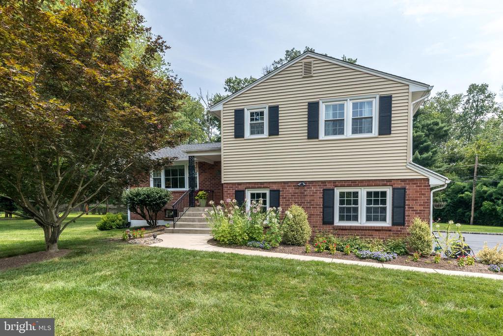 884 Parkwood Rd