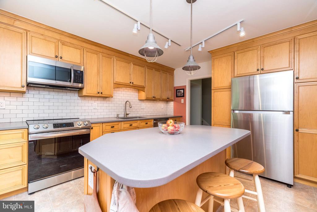 884 Parkwood Rd