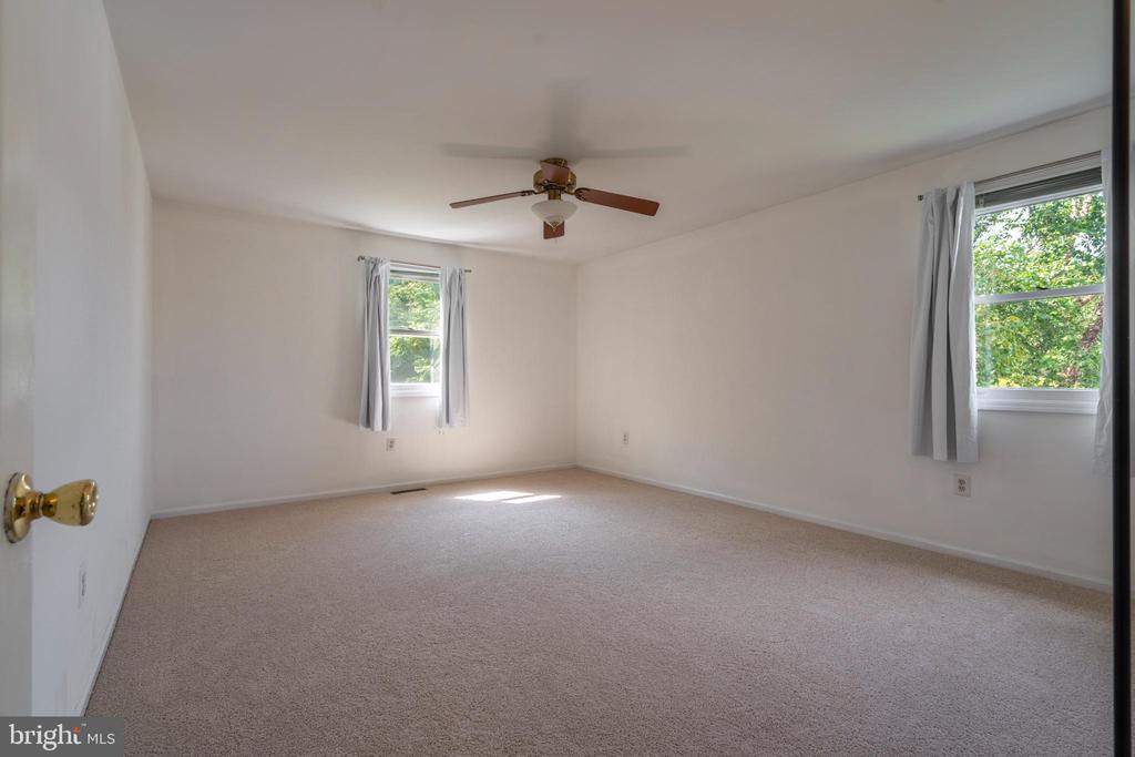 636 EAGLE LANE