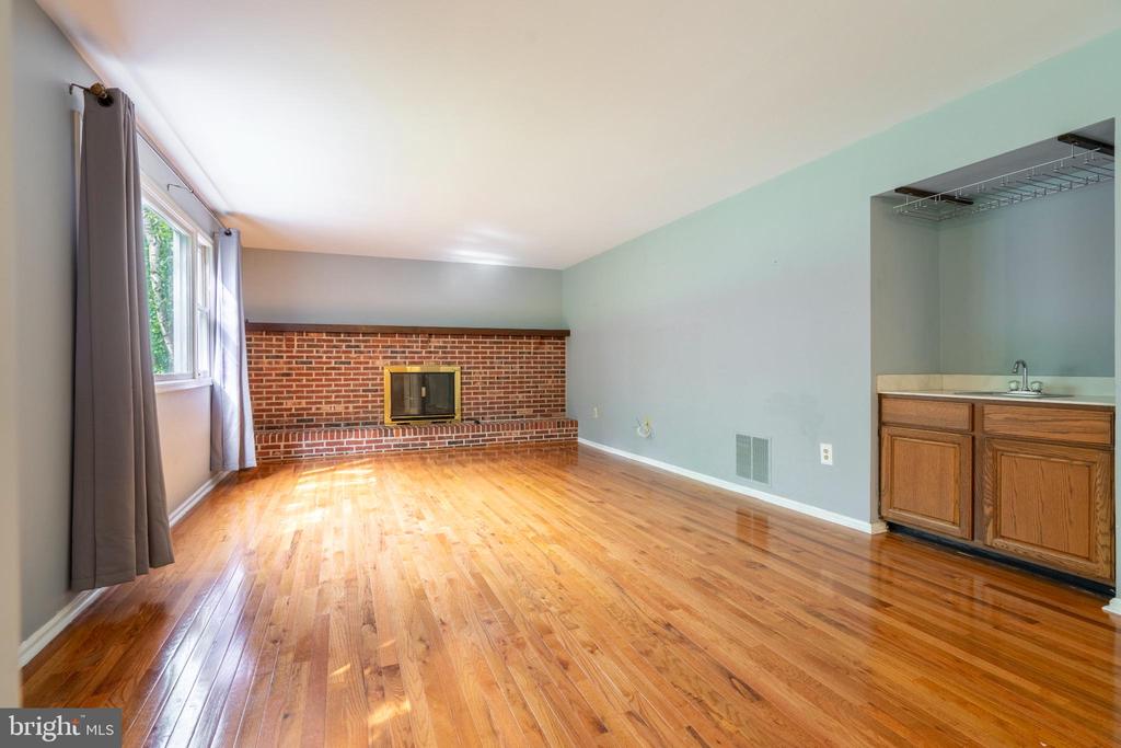 636 EAGLE LANE