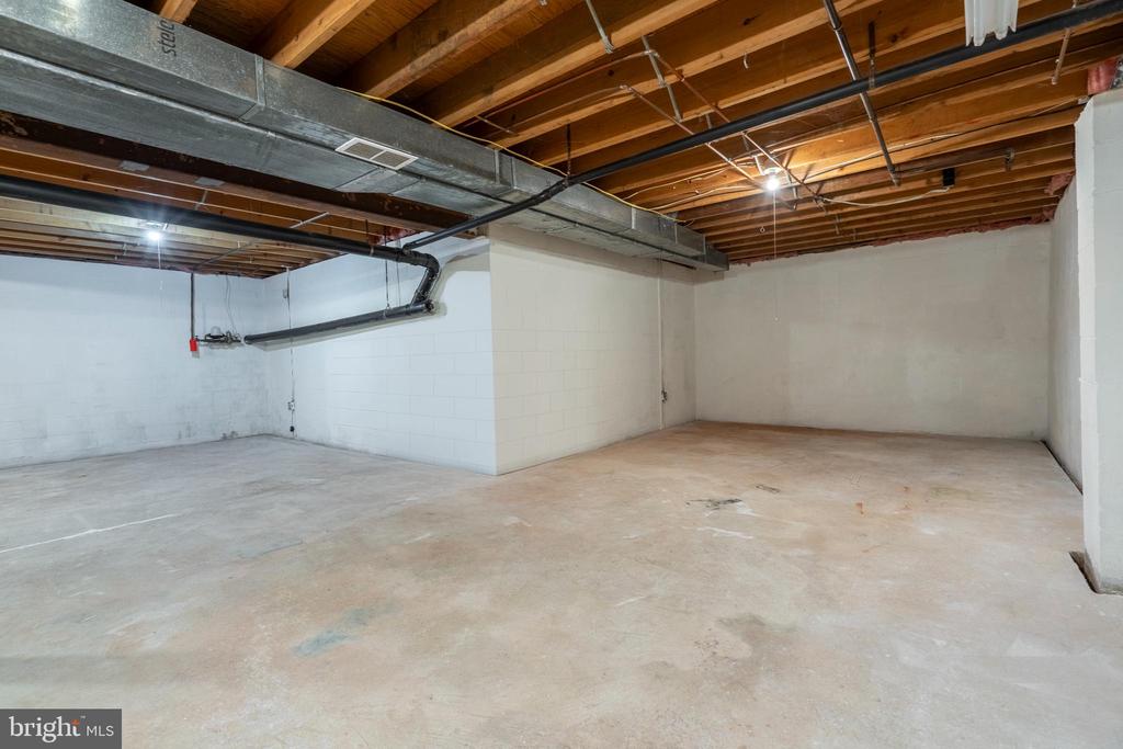 636 EAGLE LANE
