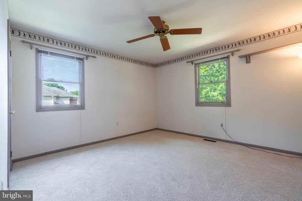 636 EAGLE LANE