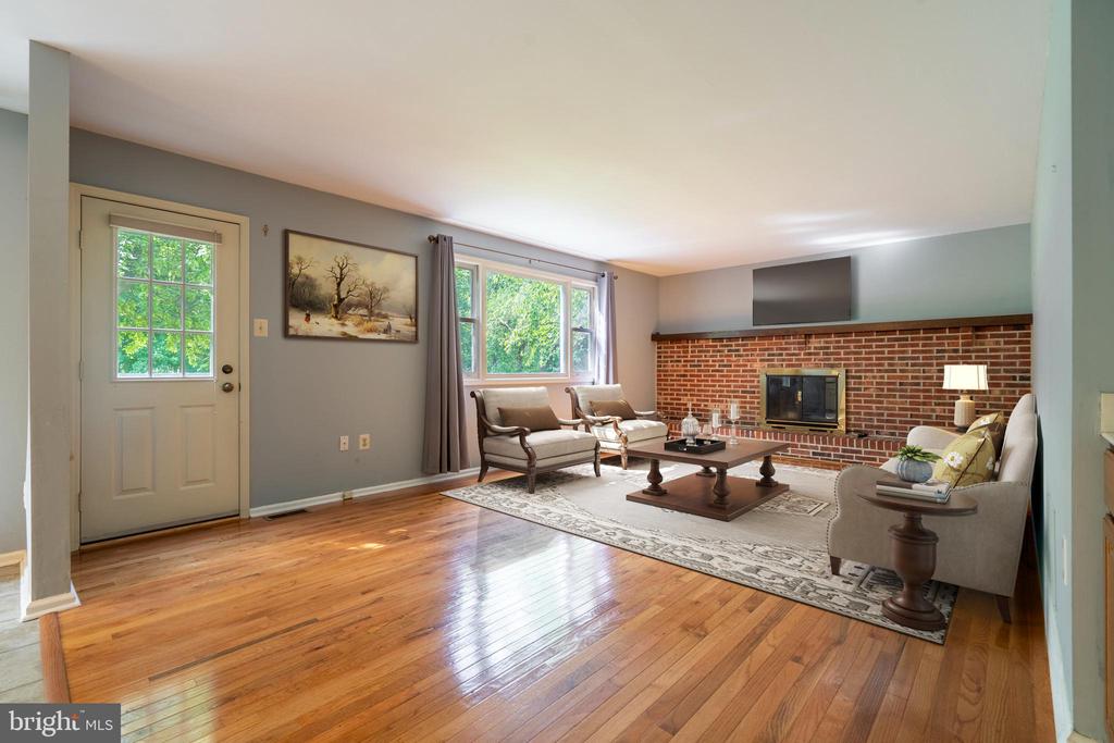 636 EAGLE LANE