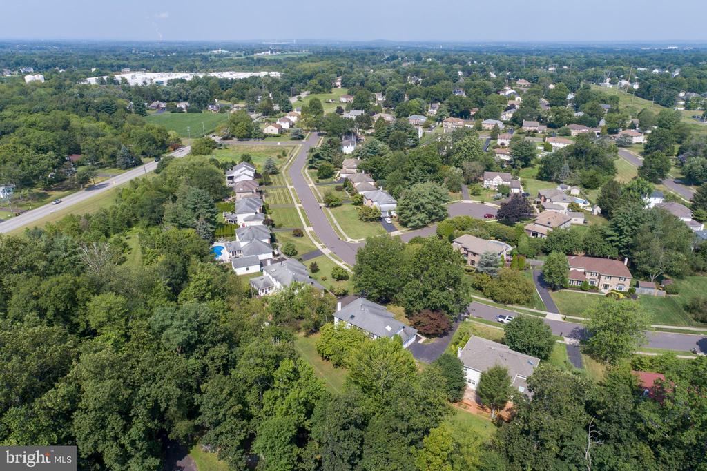 636 EAGLE LANE
