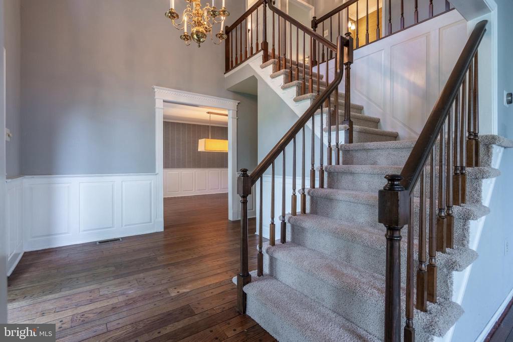 636 EAGLE LANE