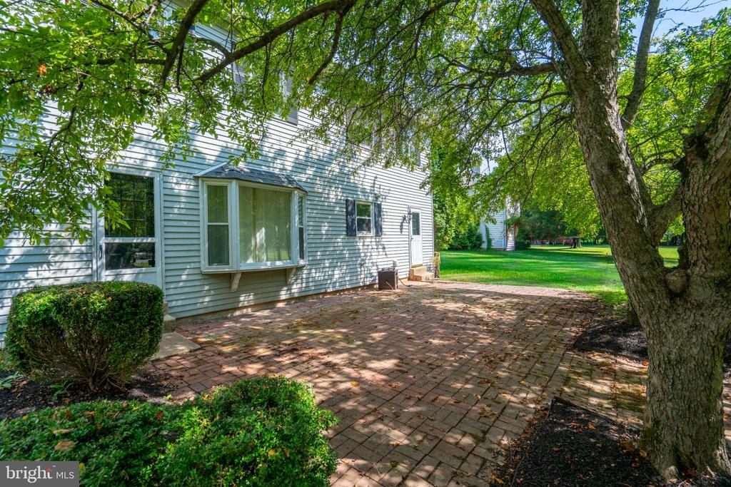 636 EAGLE LANE