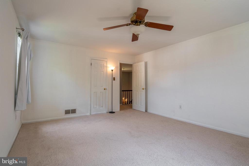 636 EAGLE LANE