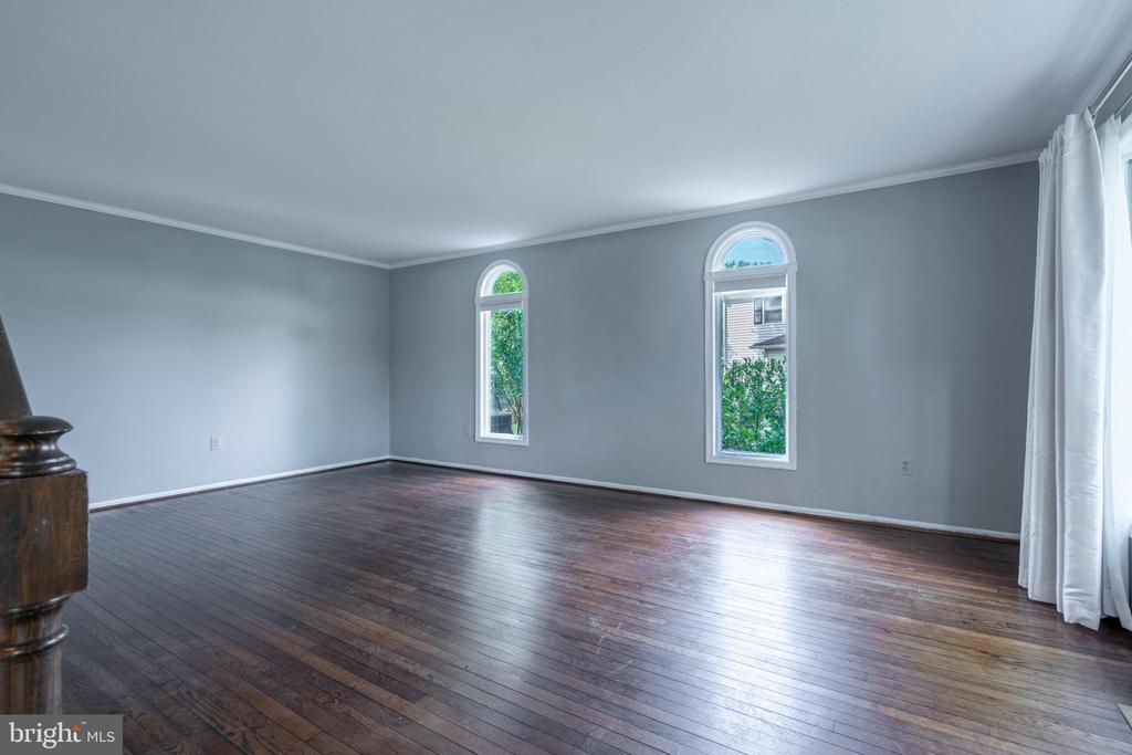 636 EAGLE LANE