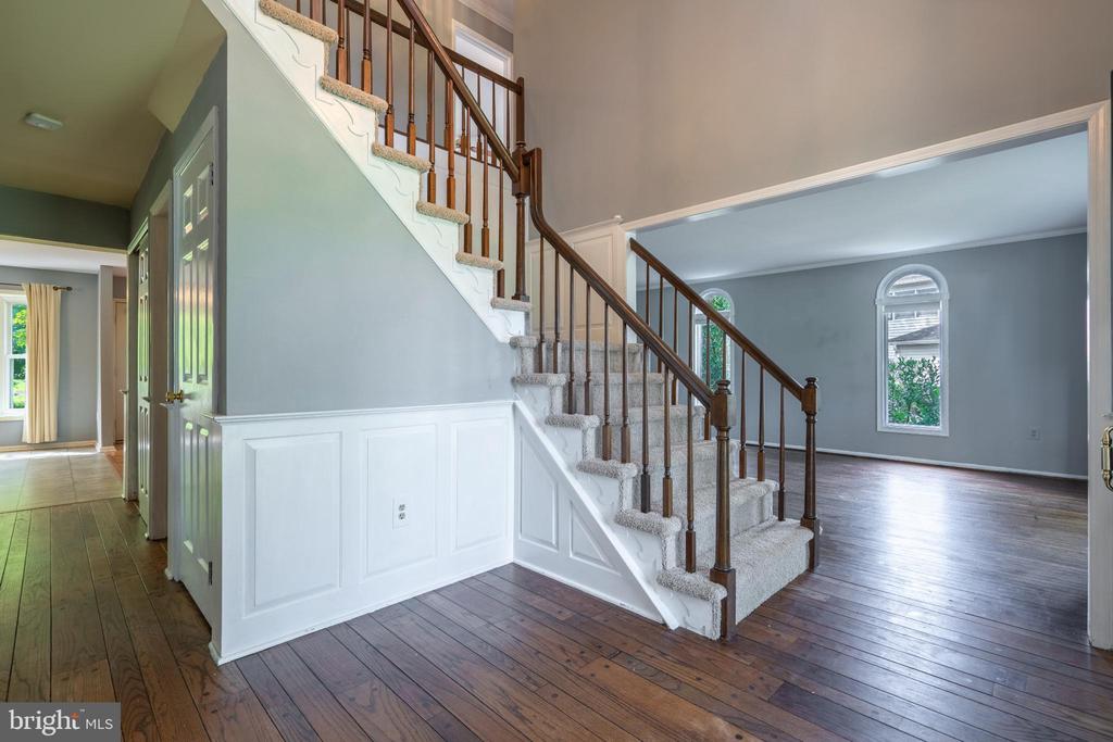 636 EAGLE LANE