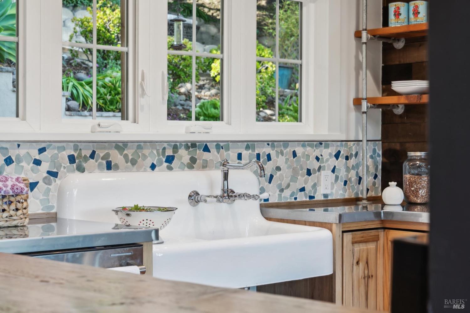 7 Upper Ridgeway Ave