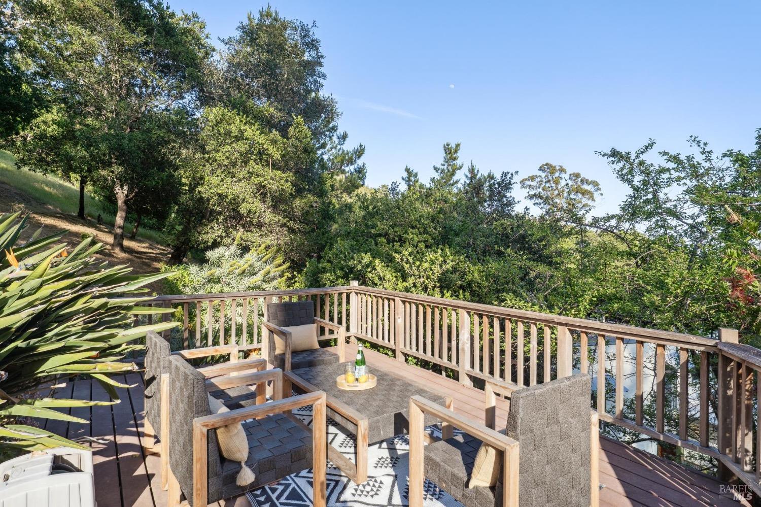 7 Upper Ridgeway Ave