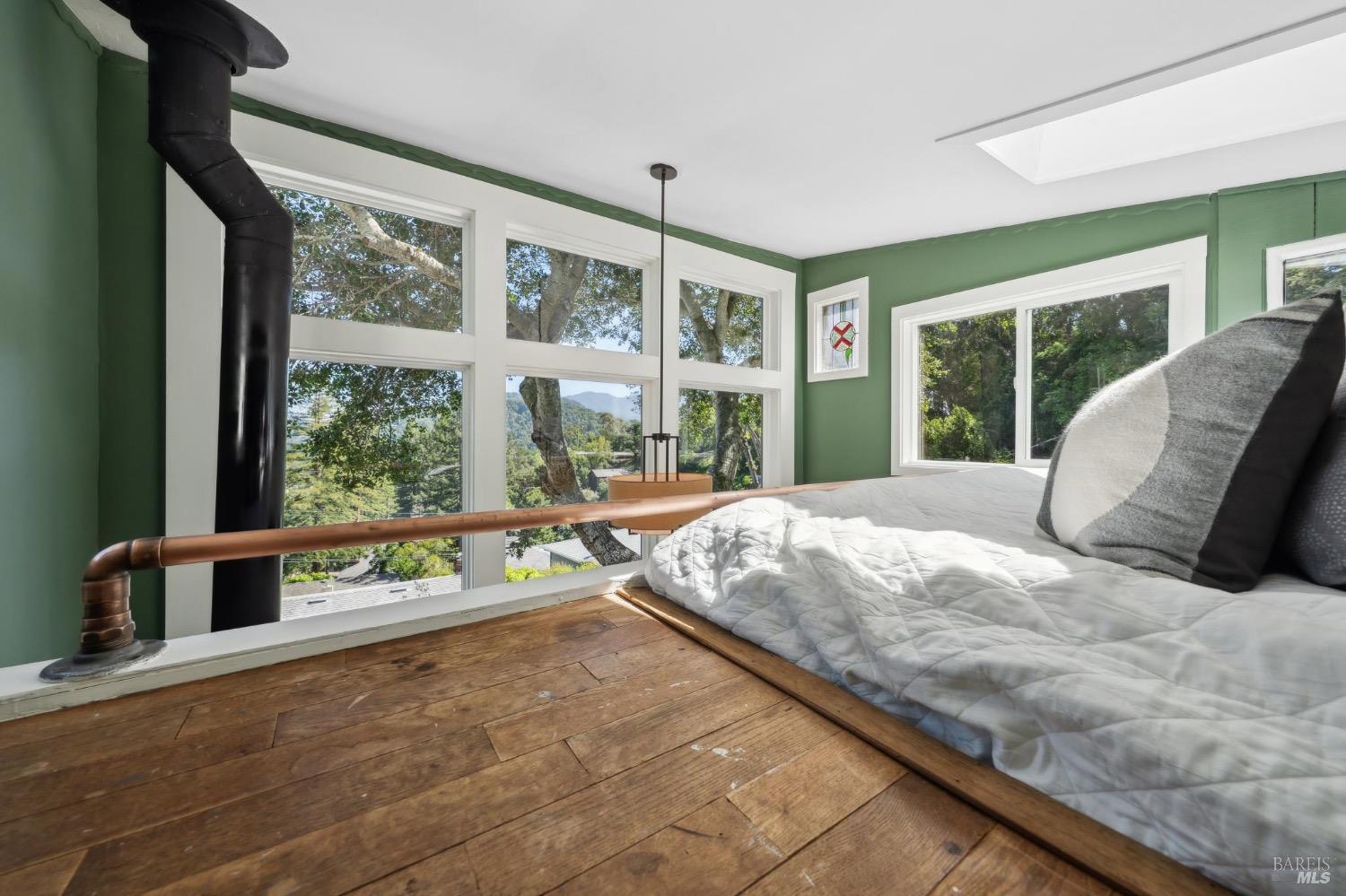 7 Upper Ridgeway Ave