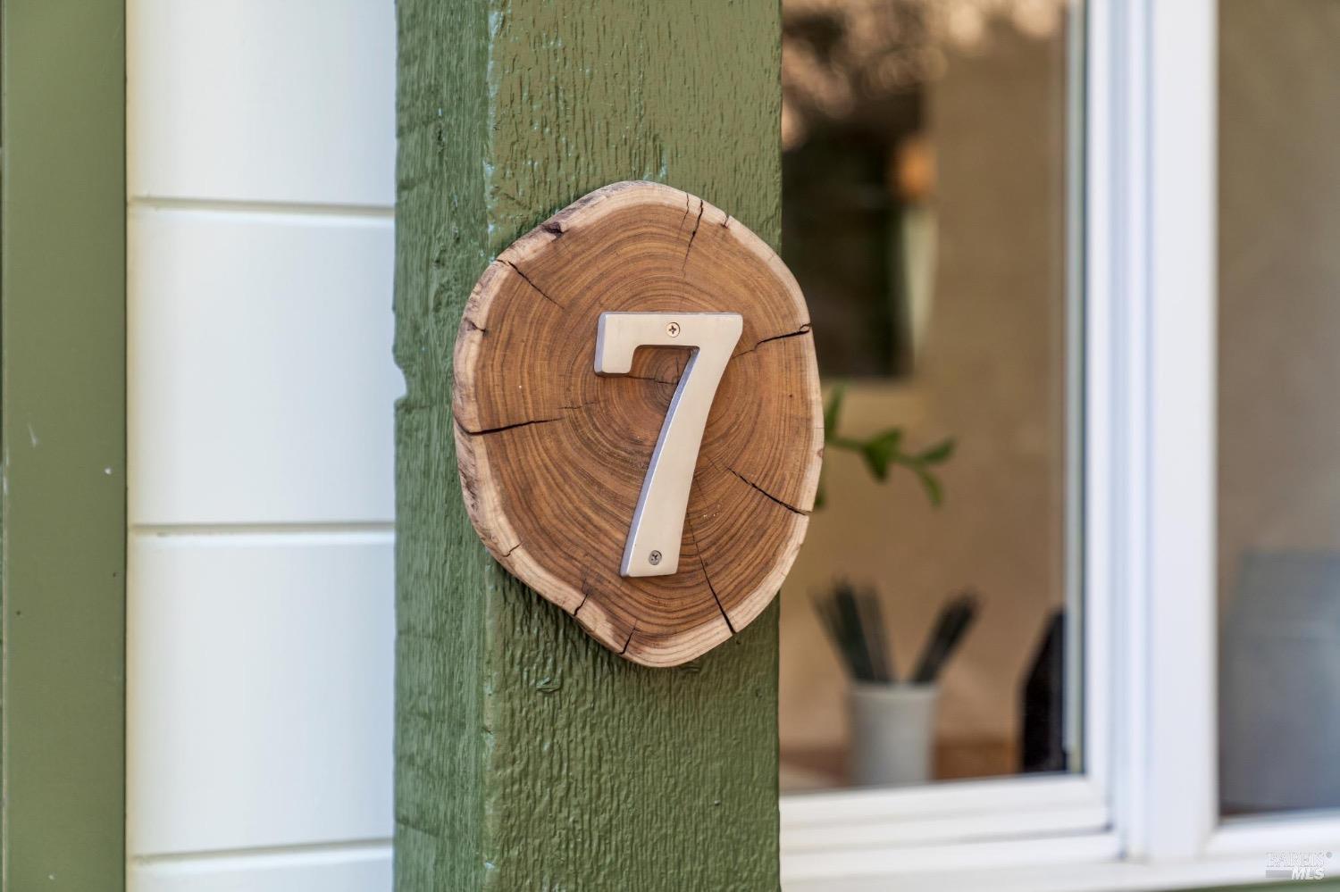 7 Upper Ridgeway Ave