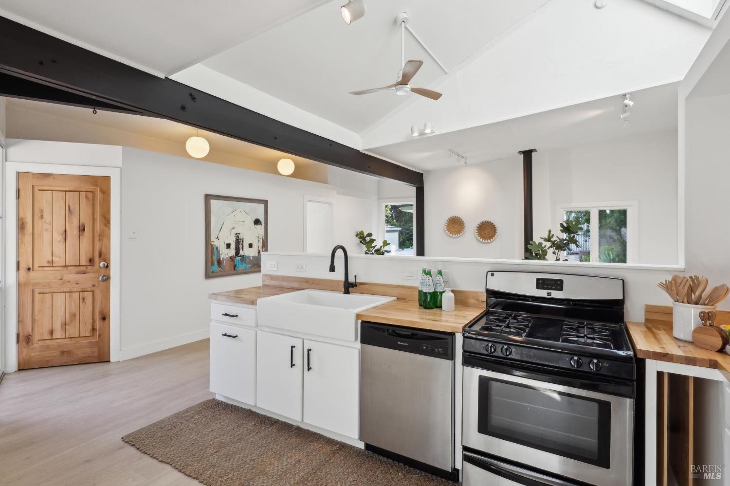 7 Upper Ridgeway Ave