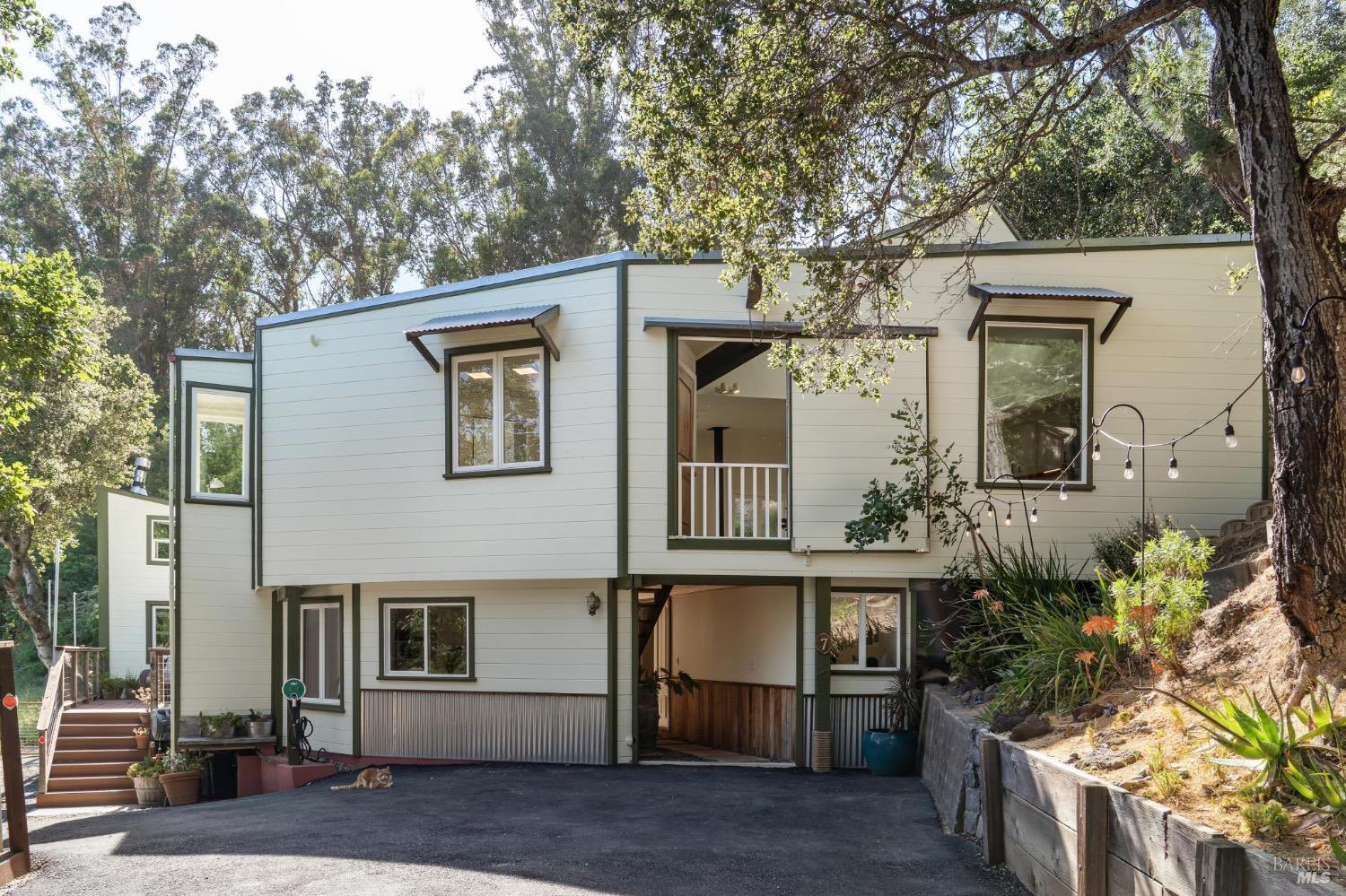 7 Upper Ridgeway Ave