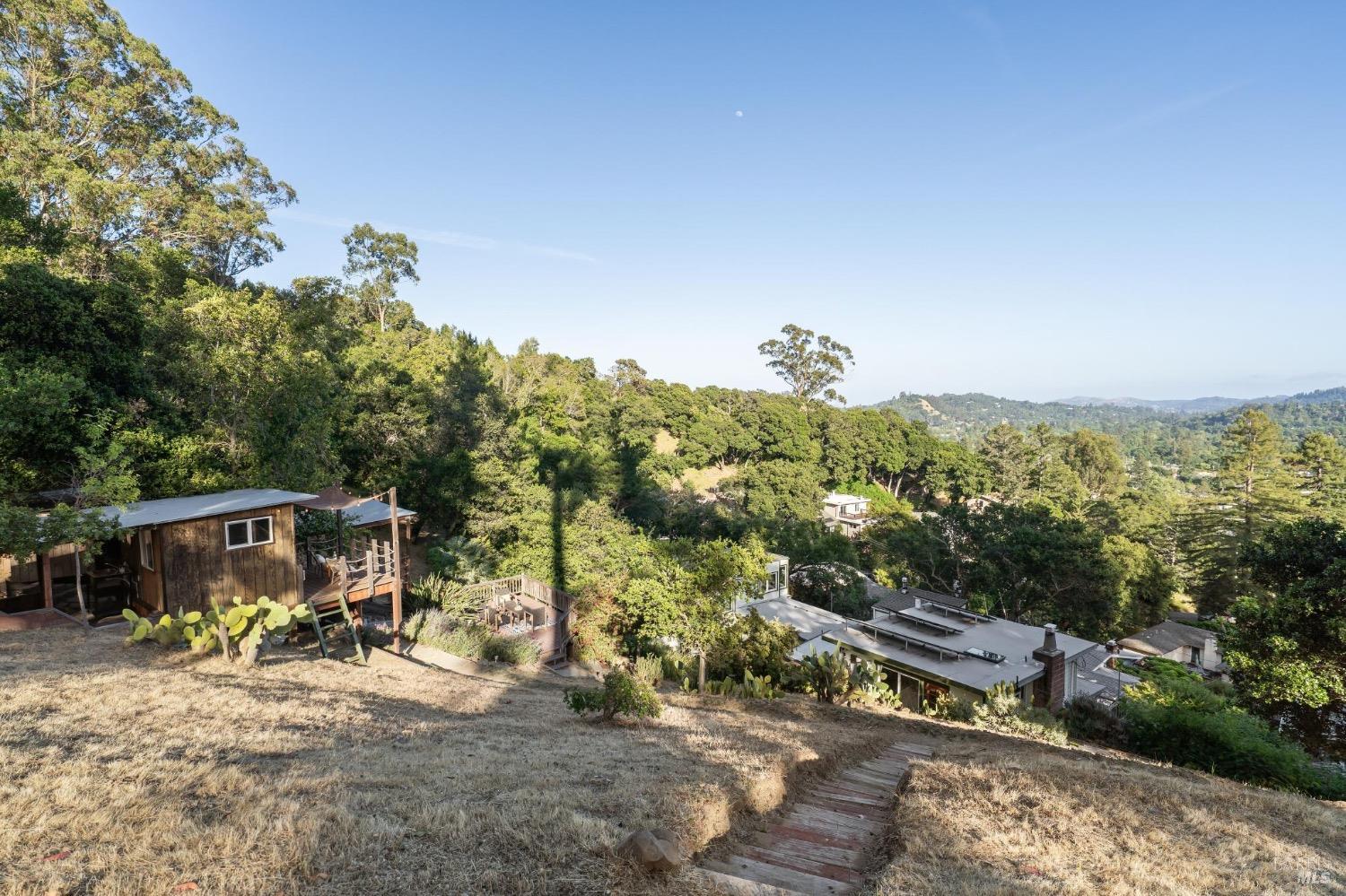 7 Upper Ridgeway Ave